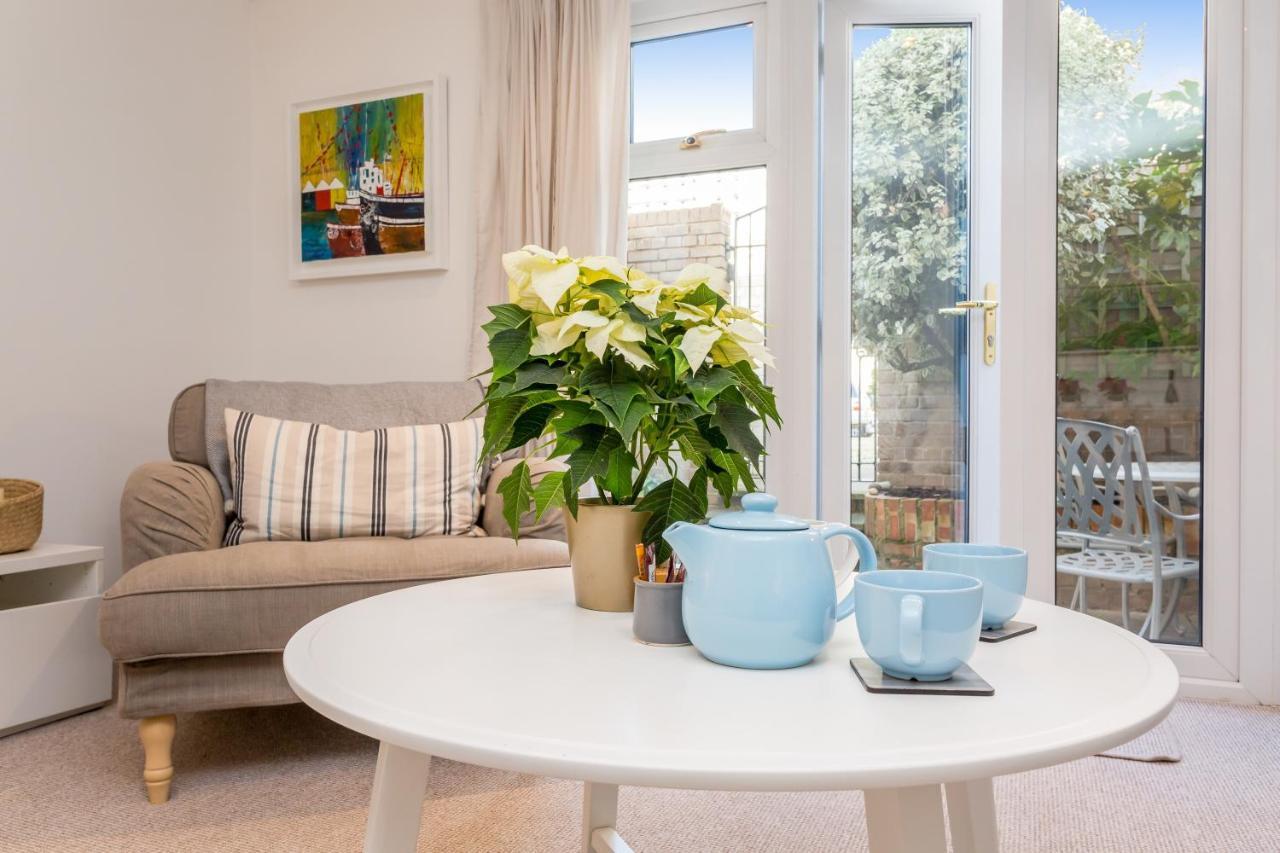 Modern Mews House With Free Parking Space, And Patio By Huluki Sussex Stays Брайтонн Экстерьер фото