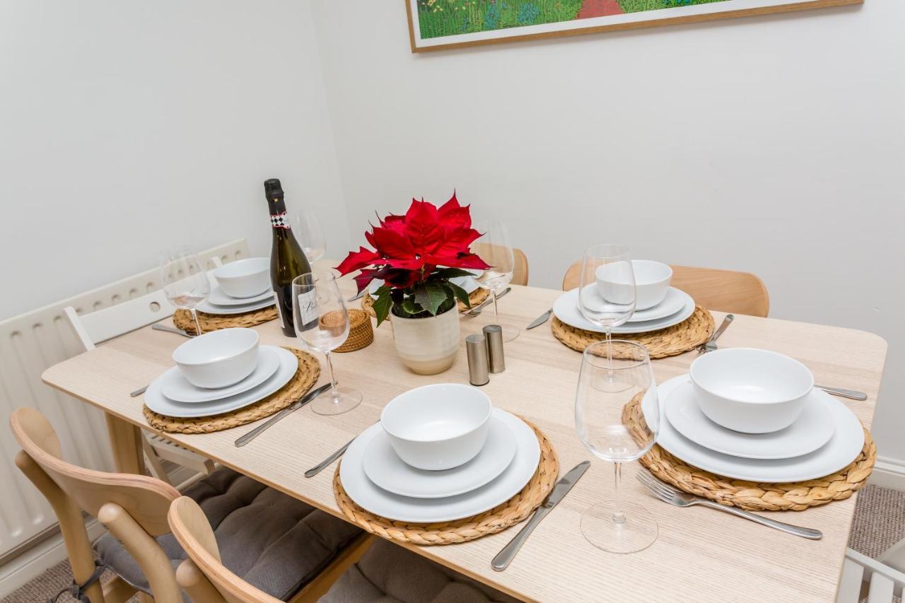 Modern Mews House With Free Parking Space, And Patio By Huluki Sussex Stays Брайтонн Экстерьер фото