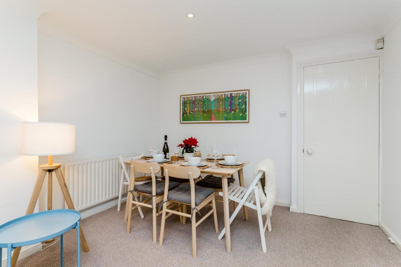 Modern Mews House With Free Parking Space, And Patio By Huluki Sussex Stays Брайтонн Экстерьер фото